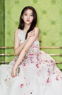 关晓彤进娱乐圈只为吃瓜,只为品尝娱乐圈的“瓜香”