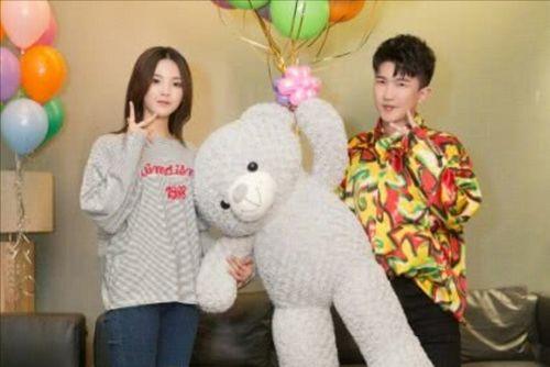 娱乐圈吃瓜背景图女男,揭秘明星们的甜蜜与纠葛