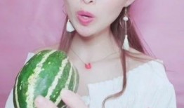 娱乐吃瓜酱被客人催,应对催更挑战，揭秘幕后故事